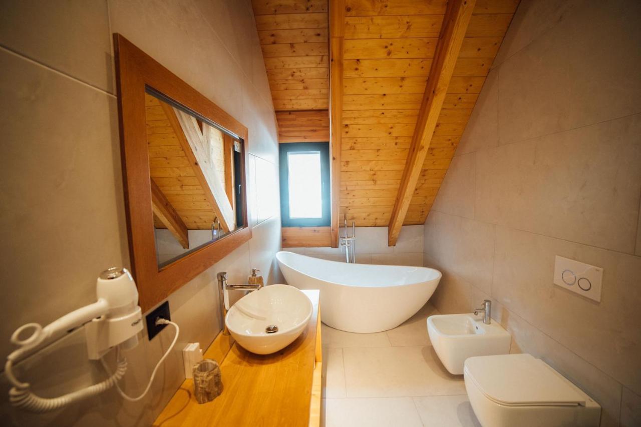 Hotel Kulla E Bajraktarit Boge ภายนอก รูปภาพ